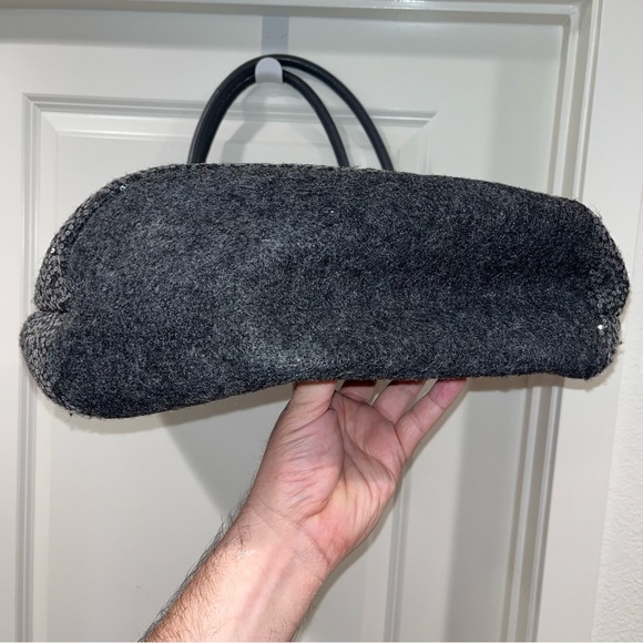 New with details Chico’s Sequin handbag Tote, Gray with Red Interior - Picture 8 of 13